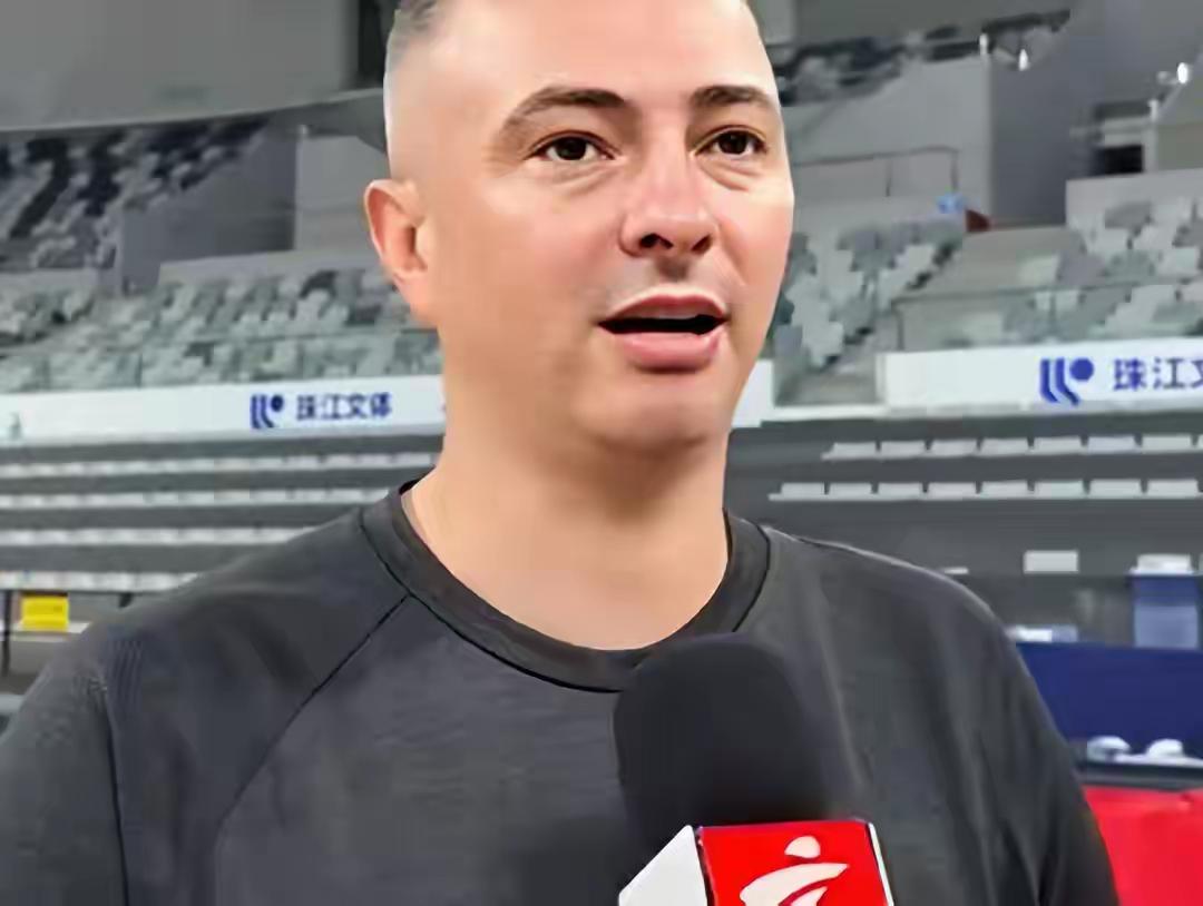 你从昨晚季前赛看出了什么问题？我是得到了如下几点：一、现在的广东宏远俱乐部管理