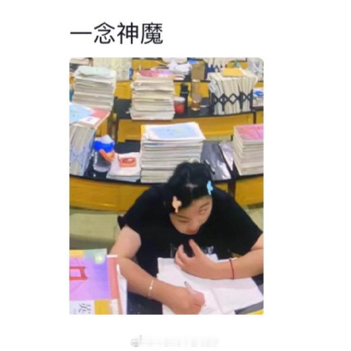 没人能逃过班主任的镜头