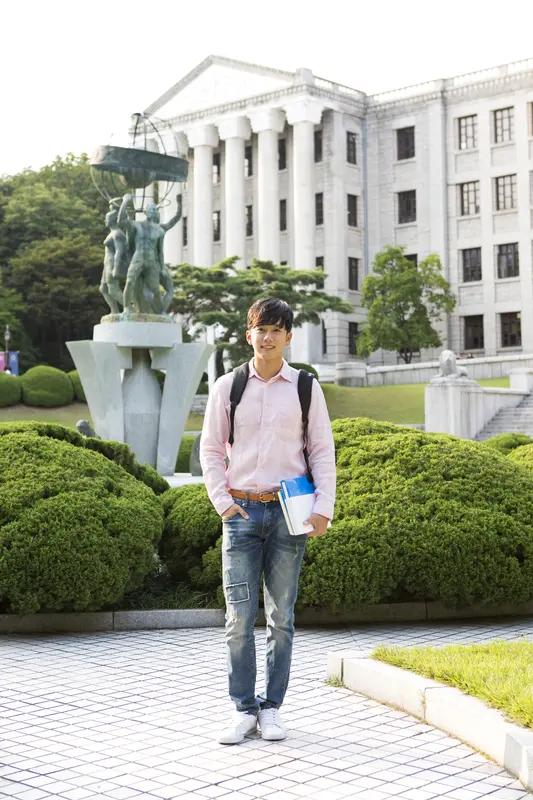 黄晓明这次可能真的想明白了。他又出现在上海戏剧学院博士复试名单里，成绩90.