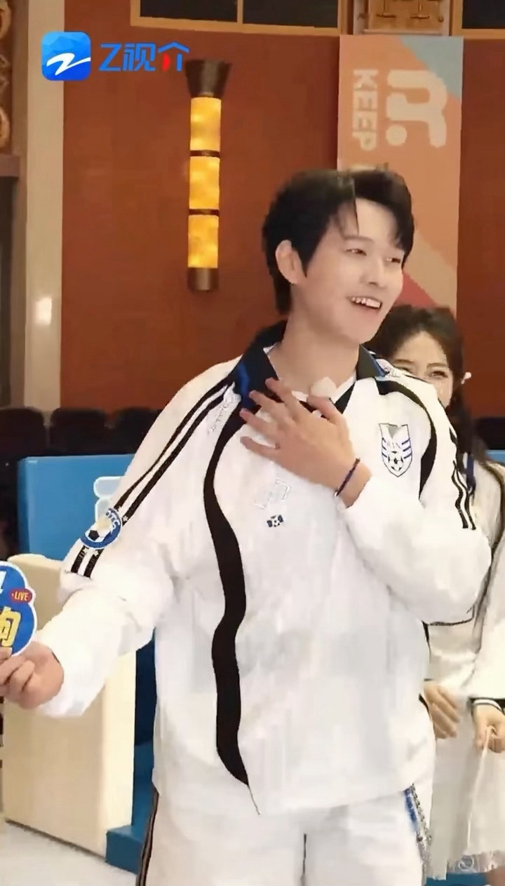 好调皮白鹿又撕了魏大勋名牌白鹿复刻撕魏大勋名牌名场面