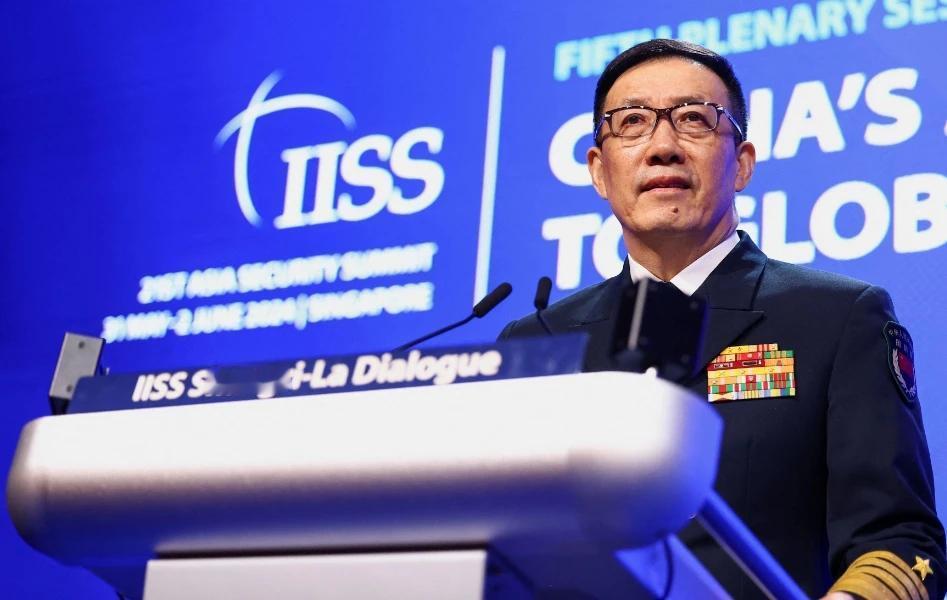 中国对美国不再客气!10月31日上午,中国防长董军与美国防长赫格塞思在马来西亚