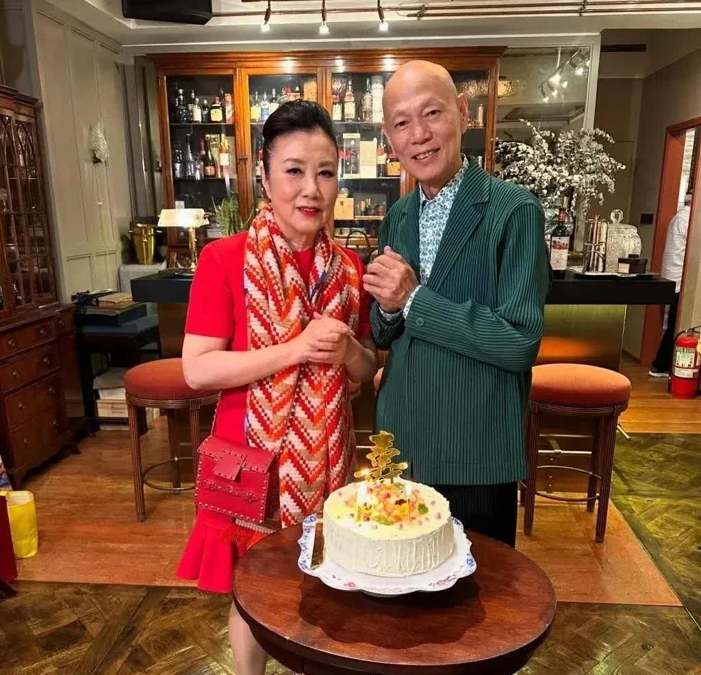 我觉得罗家英抗癌事件最让人心寒的，不是汪明荃不掏钱，也不是他们A