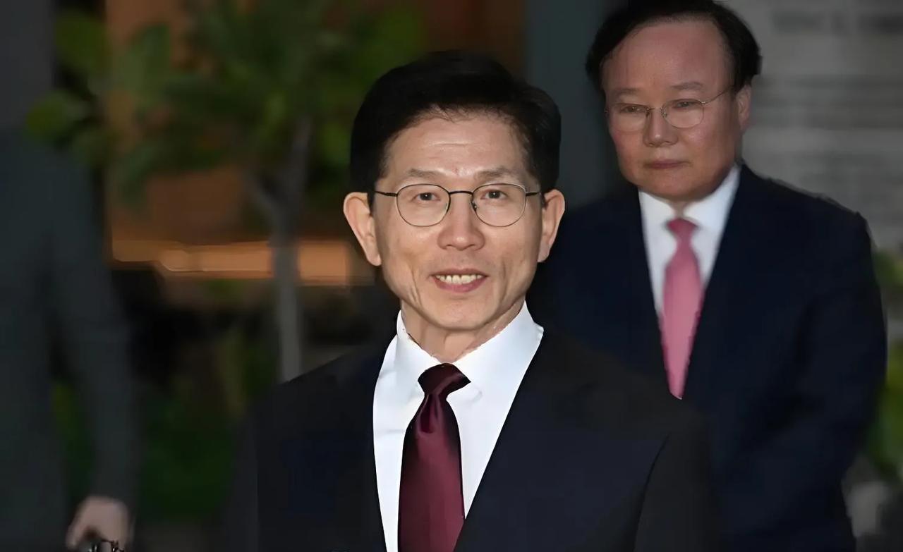 李在明还是被小看了！说实话真没想到金文洙那么勇，在大选输给李在明之后他毅然决然