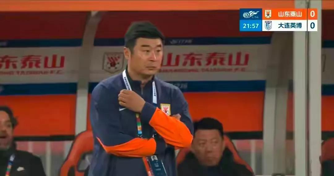 在战术制定和人员安排方面韩鹏还是没有崔康熙老辣山东泰山第三轮0-4不敌云
