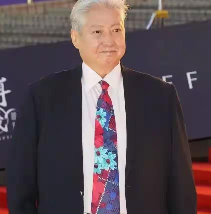 洪金宝暴瘦判若两人，三次手术到底为了治什么？72岁的洪金宝的依旧是站在舞台上