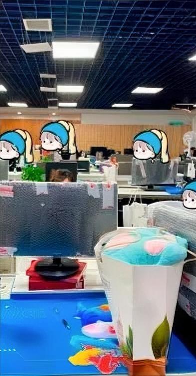大象新闻6月3日报道，陕西西安，一家公司半夜11点突然给所有员工发了一条放假通知