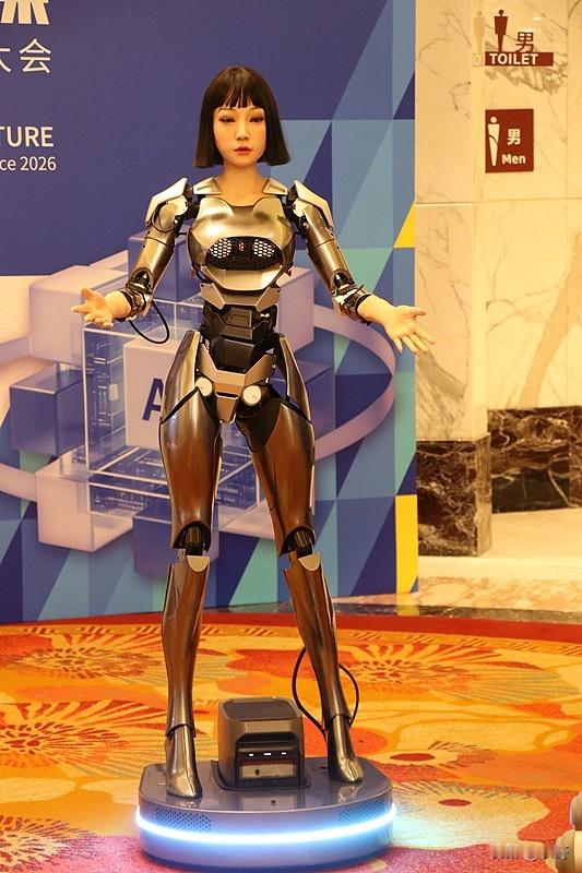女性机器人是否可以取代人类女性?女性机器人是否可以取代人类女性？答案真的挺明确的，完全不可能，它顶多