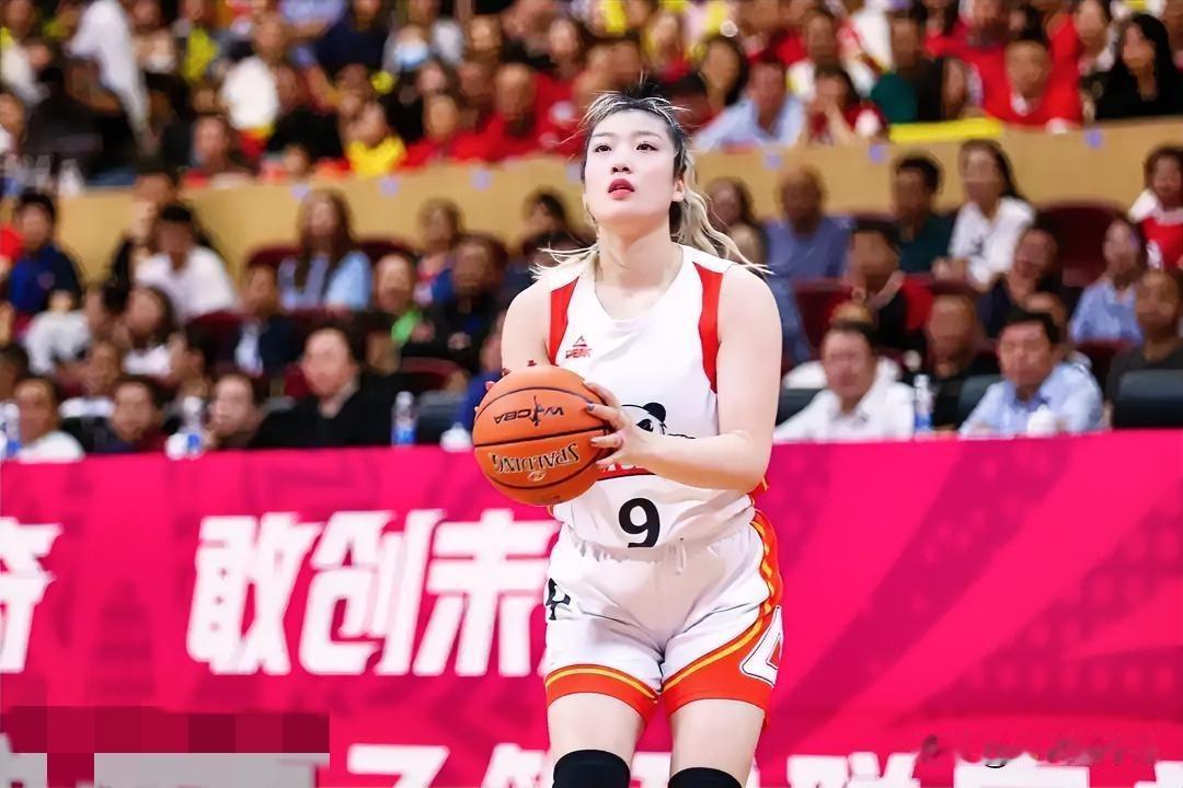 李梦大战拉胯，重返国家队彻底无望！全运会决赛对阵广东女篮，出战13分钟，6中