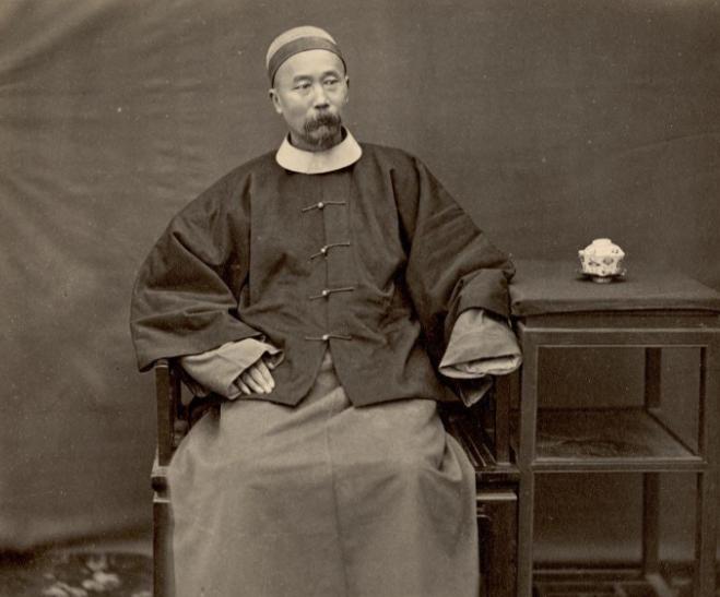 1896年李鸿章访英，在伦敦体验了刚开通的地铁。他乘坐蒸汽驱动的地铁列车横穿泰