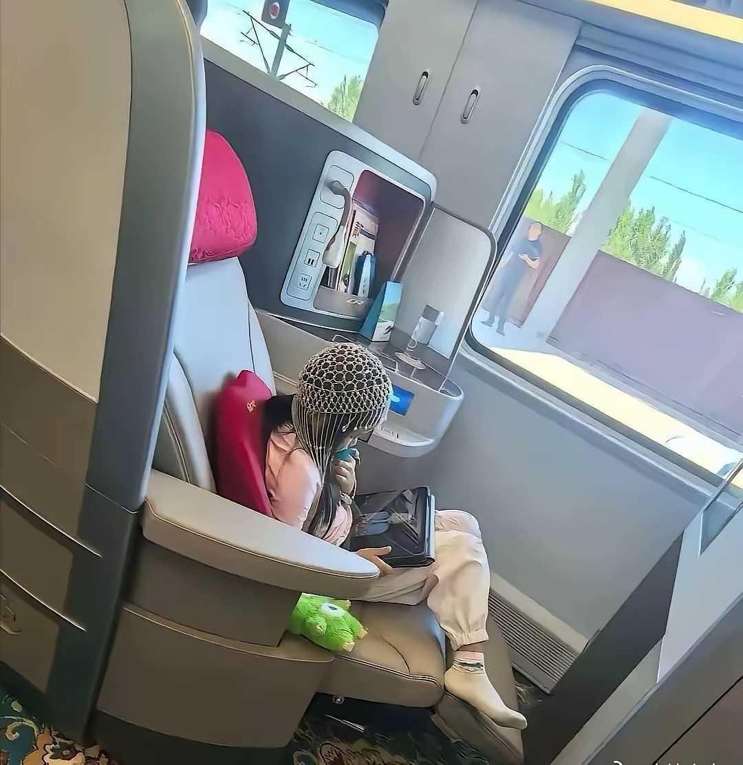 好奇问一‎下，这种小孩长大﻿了会不会自卑？​​​​