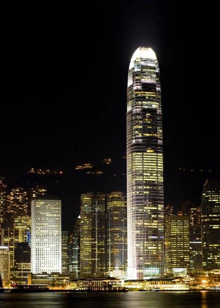 香港回归祖国这27年间，GDP的变动情况是这样的：1997年全年GDP总量有17