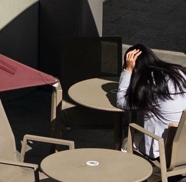 人生最不值得做的7件事：1.妄图改变其他人的想法2.纠结已经发生了的事情3.顾及