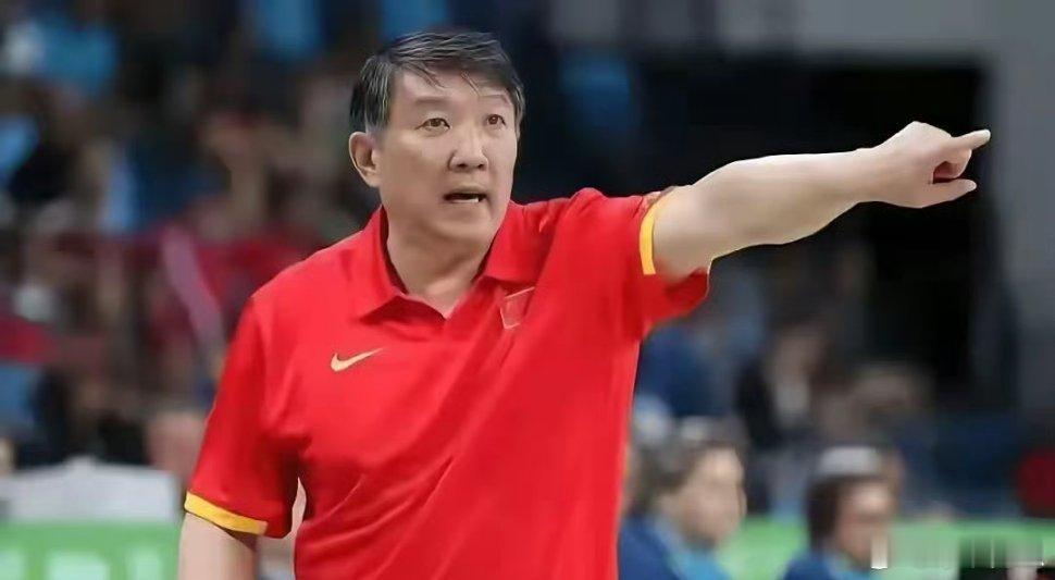 宫鲁鸣铁腕换血！中国女篮18人名单大洗牌，李梦王思雨全出局，00后新星集体上位