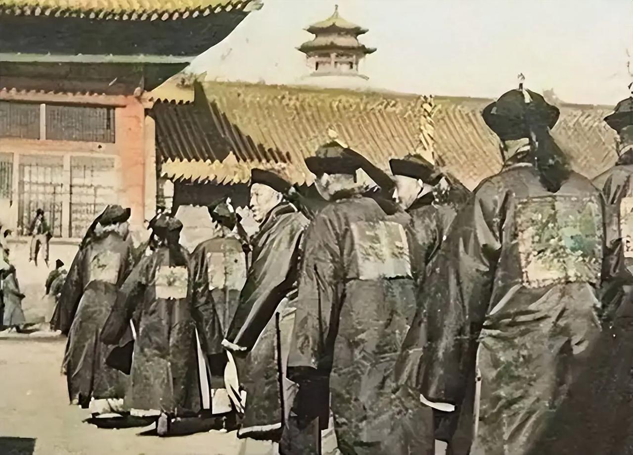 清政府当年为什么拒绝工业化？其实满清政府当年有个死穴，始终无法解决：中国强大了