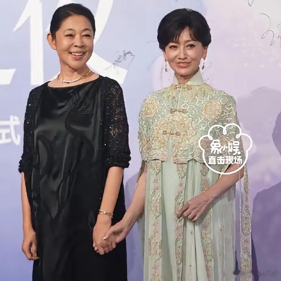 问所有女同胞一个问题，不许撒谎。左边是倪萍，67岁，身高172厘米，气质端庄大气