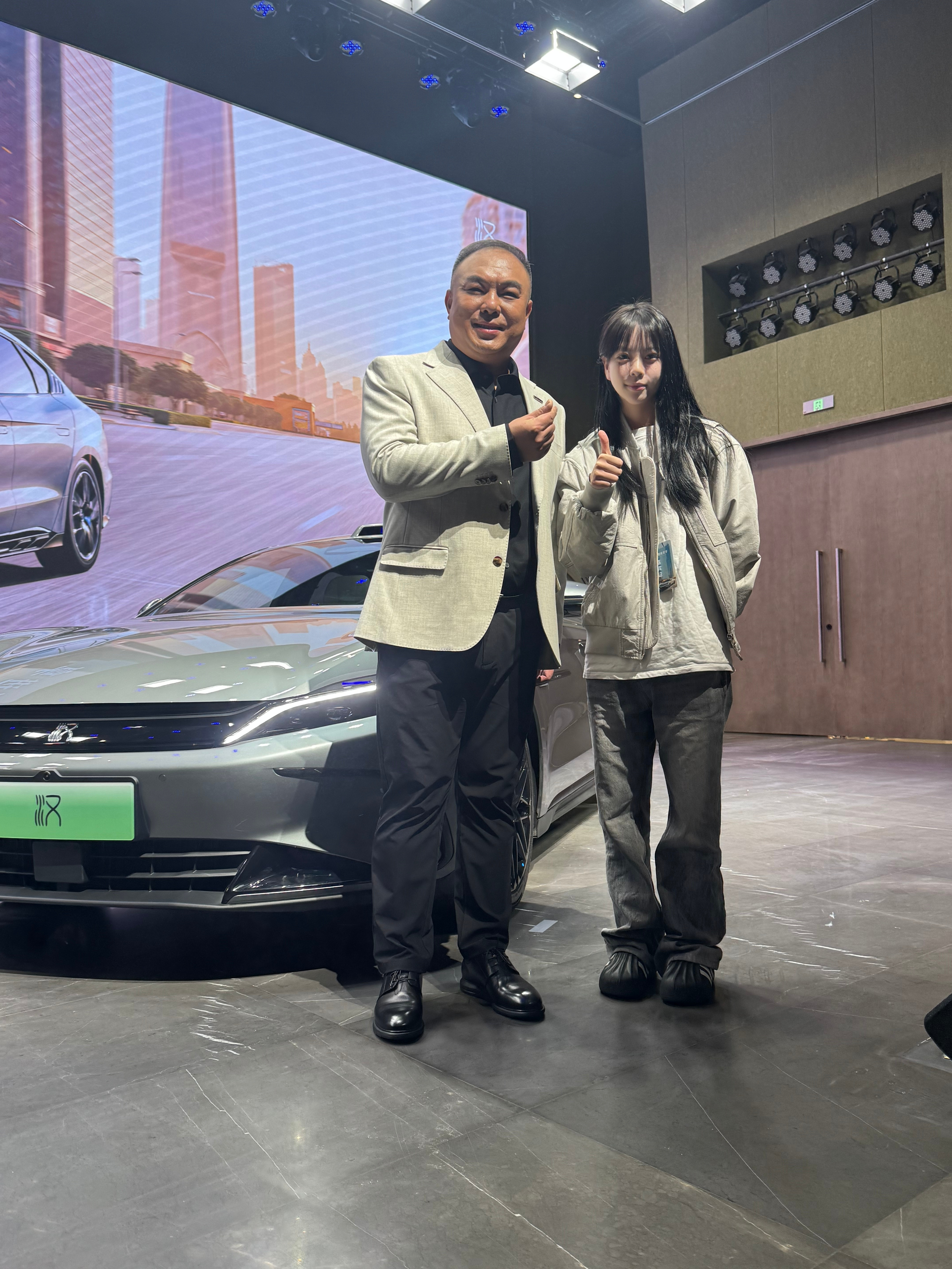 汉长续航版15.98万起，同事小迪说这价格很动心！大家说，她和汉的气质契合度是不