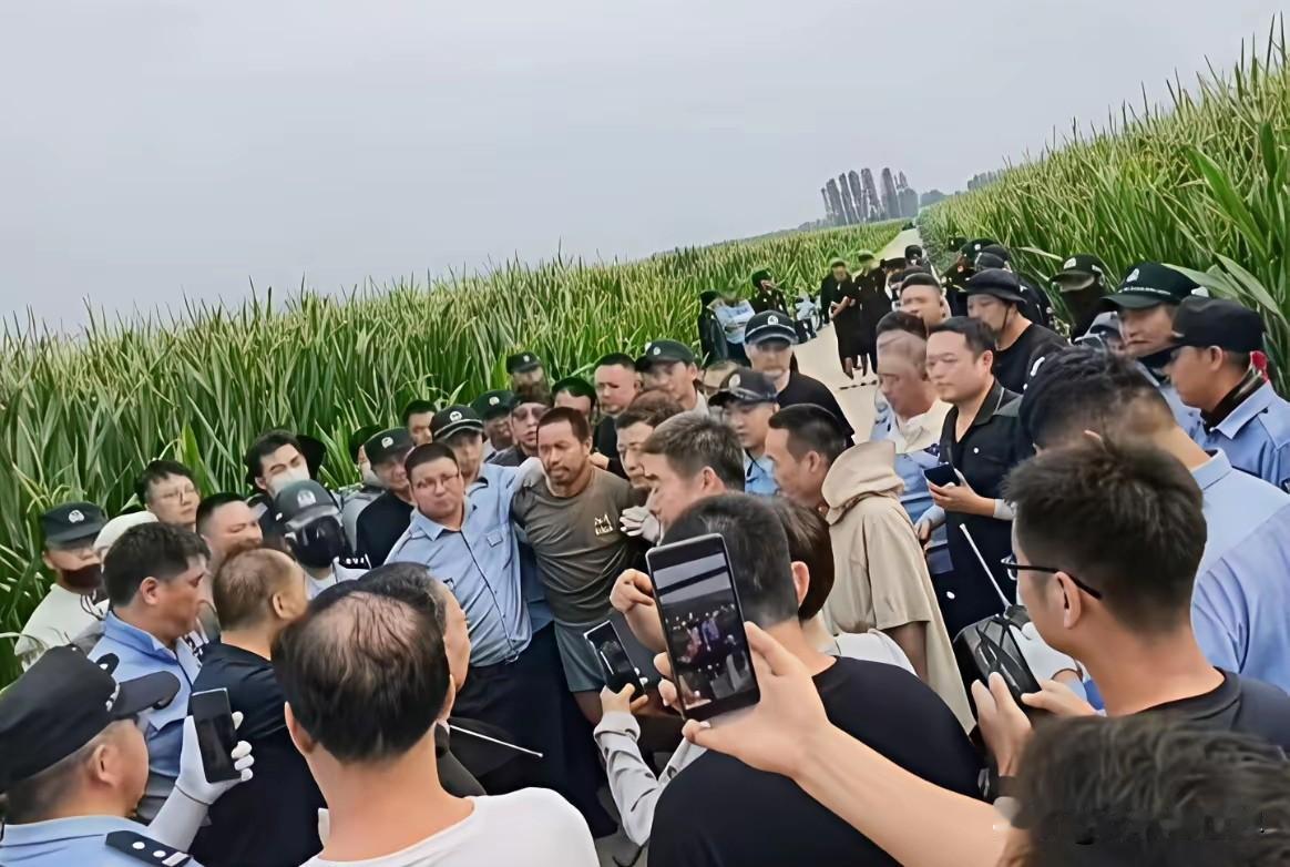 夏付钢被抓，错失投案自首的宝贵机会8月8日，逃亡10天的夏付钢在漯河被抓，等待