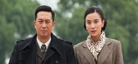 2015年，在一次拍摄的时候，张嘉译特别兴奋地跟宋佳说：“咱俩又一起合作啦。”宋