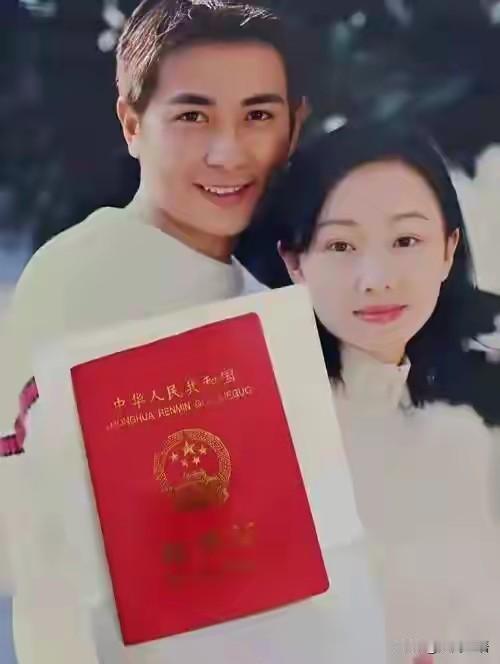 7月2日，保剑锋公开承认与黄慧颐曾有过一段婚姻，但两人早已协商离婚，之后就没再联