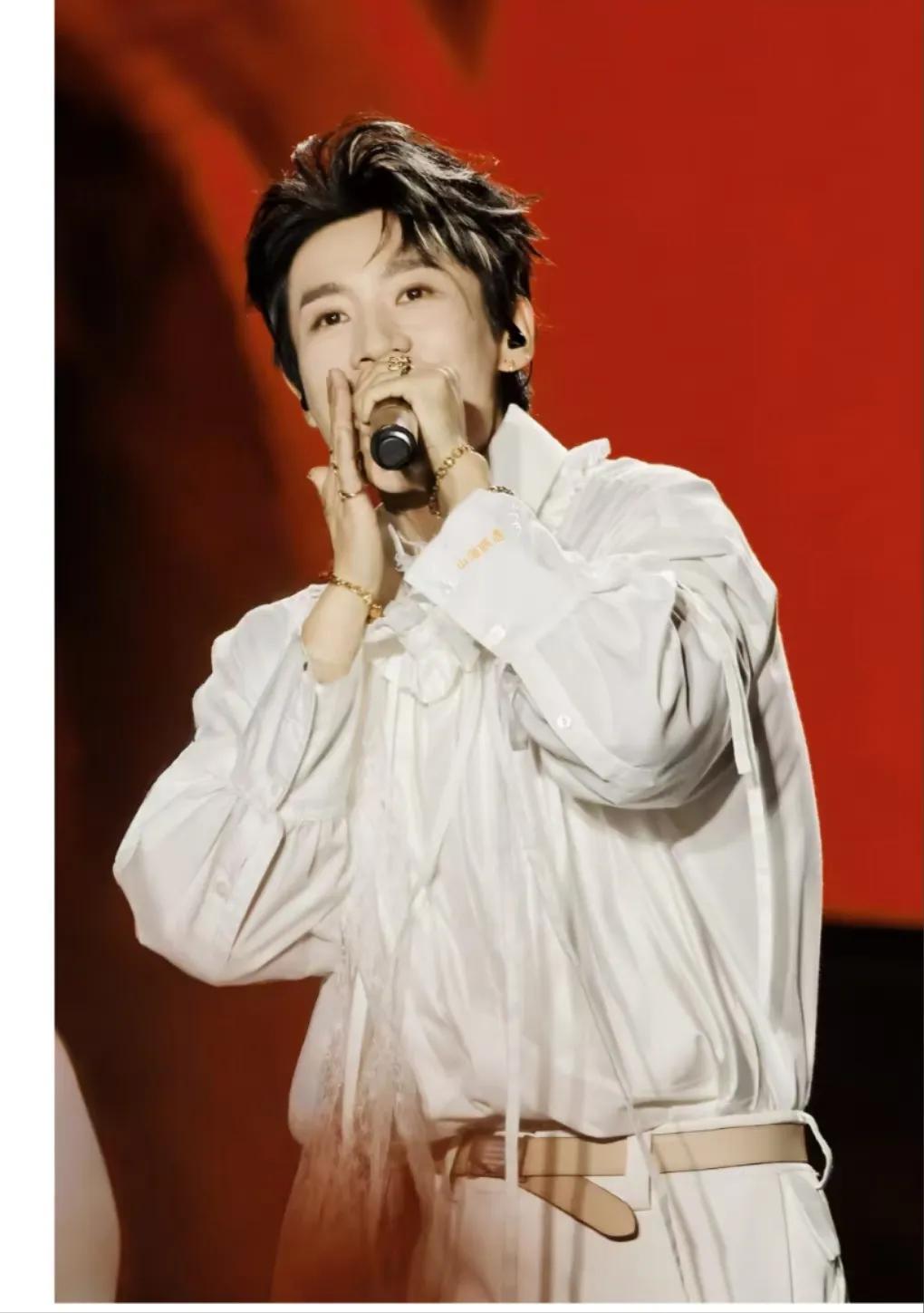 执意从800万片酬“砍掉”300万！魏晨的清醒，让多少顶流汗颜？原来大家都错