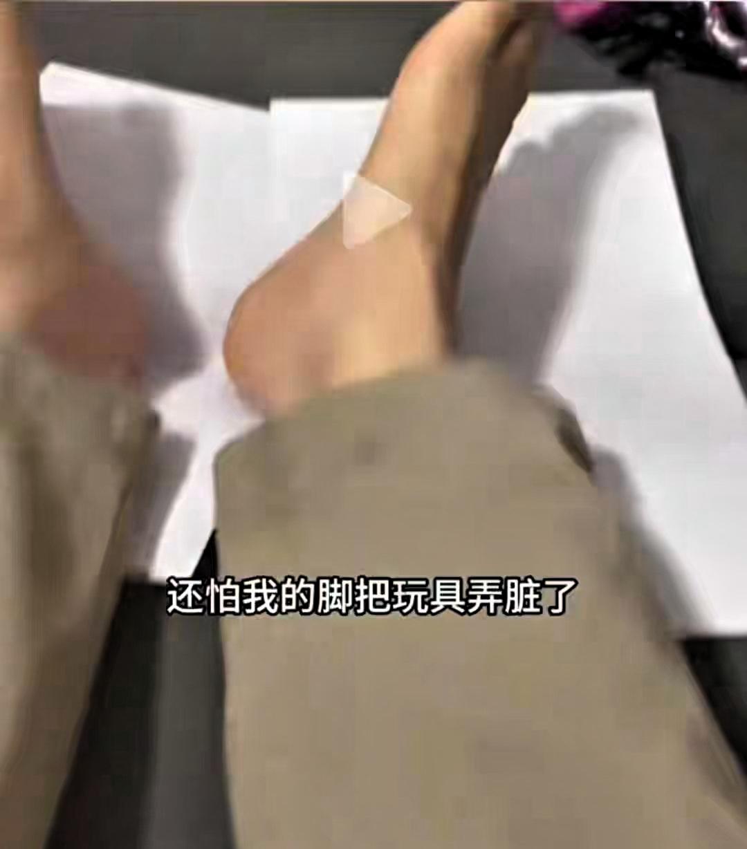 寒心！男子睡弟弟家无被盖后续:细节曝光，侮辱性极强，网友吵翻广州发生的这