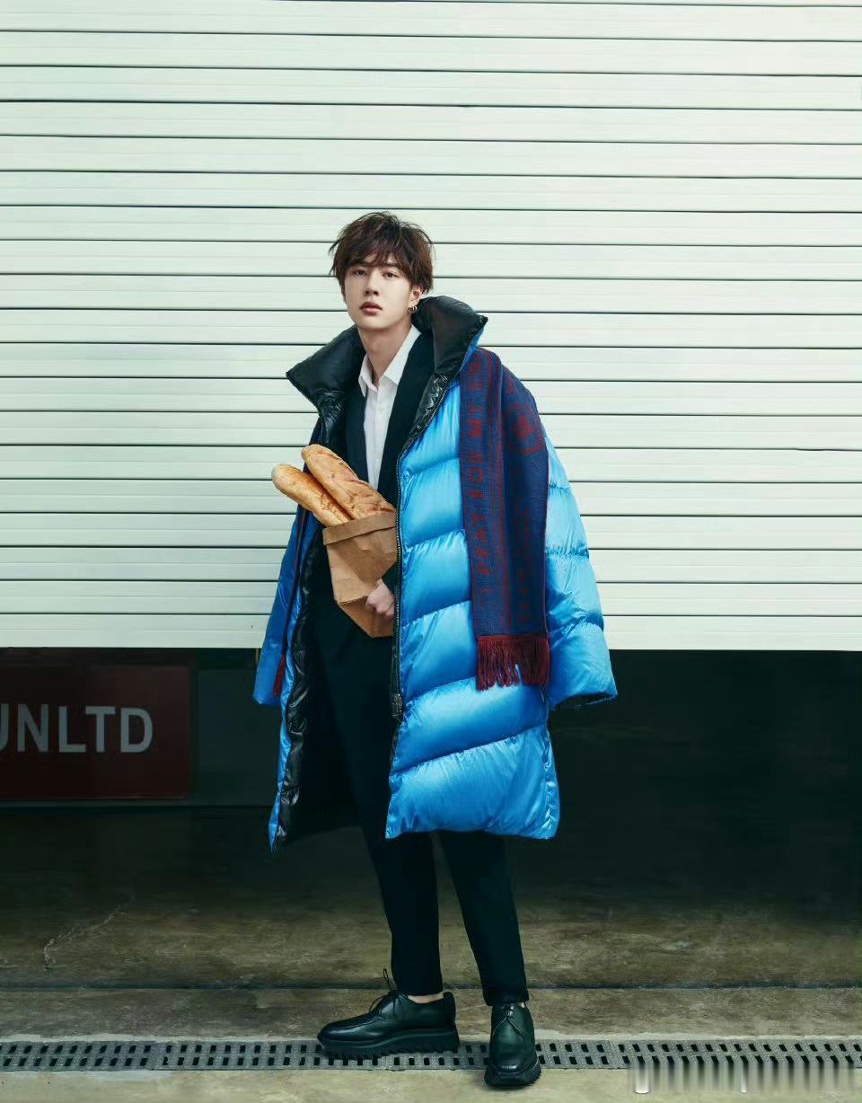 把时间拨回到2017看20岁的一博如何get时尚穿搭王一博的考古日常王一博向