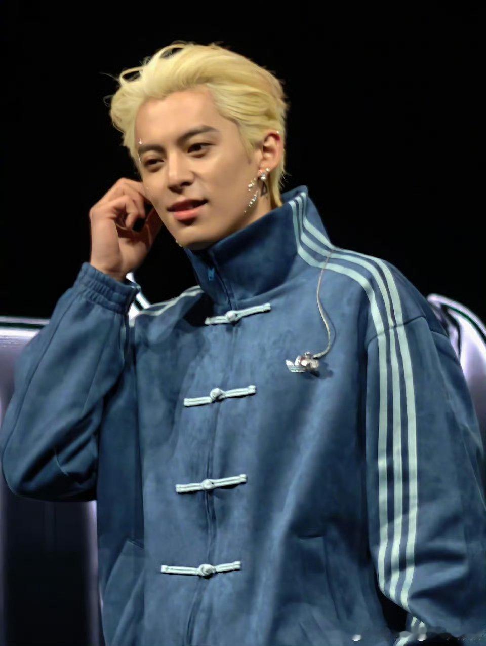 这个王鹤棣生图对脸直出，好能打的颜值