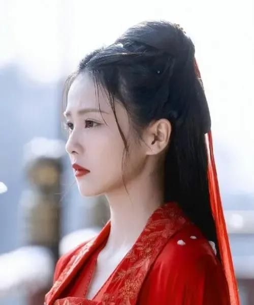 白鹿演过的五部电视剧都很火,最后一部大家都看过