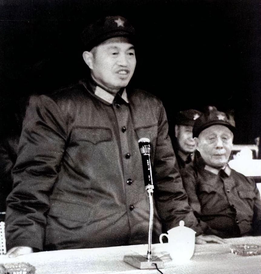 秘书说哪有上将去迎接中将的，李志民批评：你懂什么1973年的福州，军区大院