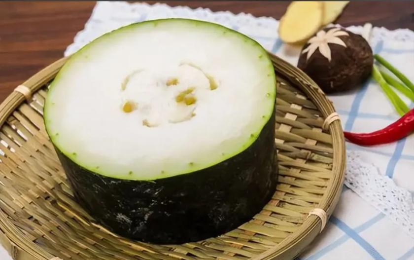 邻居张叔前阵子体检，转氨酶又高了，医生说是常年喝酒落下的肝损伤。这两天他神秘兮兮