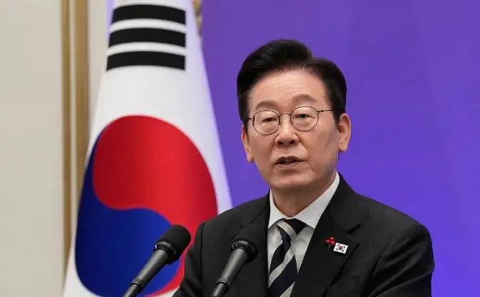 在日本政坛，早苗高市的担忧不仅仅来自当下的国际局势，更源于那些被尘封的历史记忆。