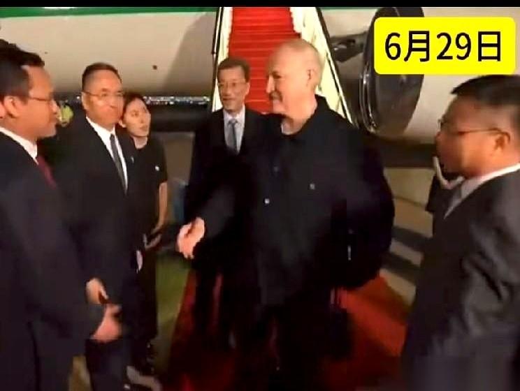 你知道成年人世界里，什么级别的关系最铁吗？绝对不是逢年过节发长篇大论的客套话。
