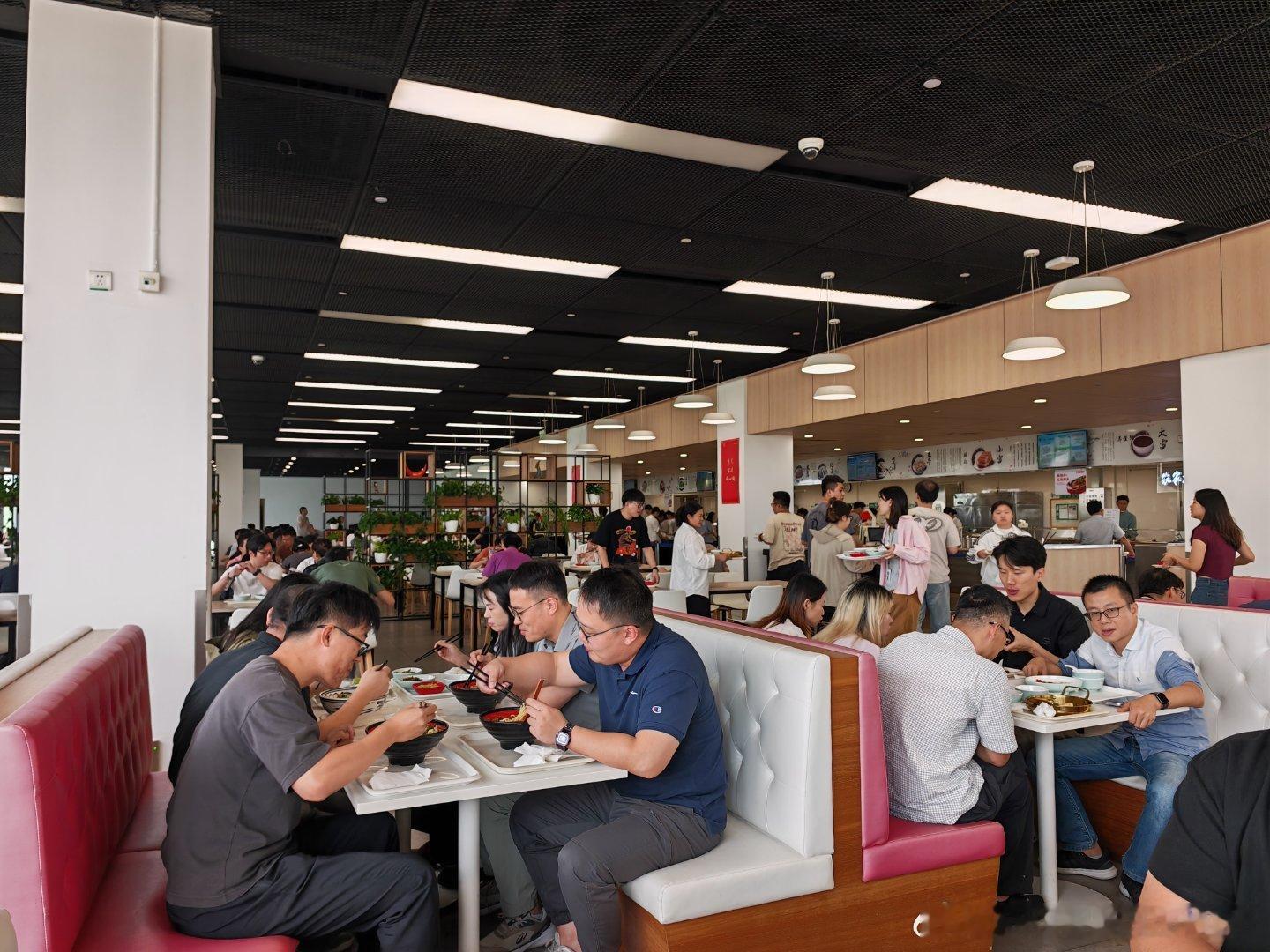 解锁新饭堂，泛亚饭堂竟然用上了五常大米，难怪那么好吃​​​