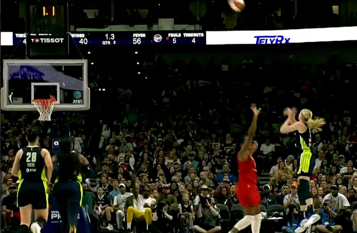 WNBA赛场出现疯狂一幕：达拉斯飞翼主场爆满！有史以来上座率最高的一场比赛，