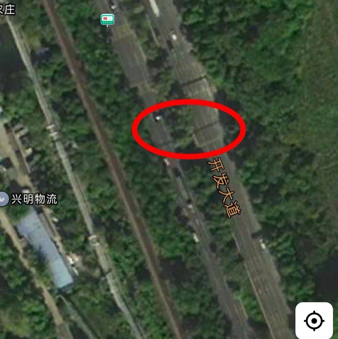 许多人在这里中招[捂脸哭]，广园向东转开放大道高架下坡前方500m，测速架，别的地