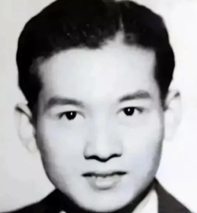 1946年，他离开了刚结婚9天的妻子，一别42年，终于踏上了从台湾回大陆的邮轮