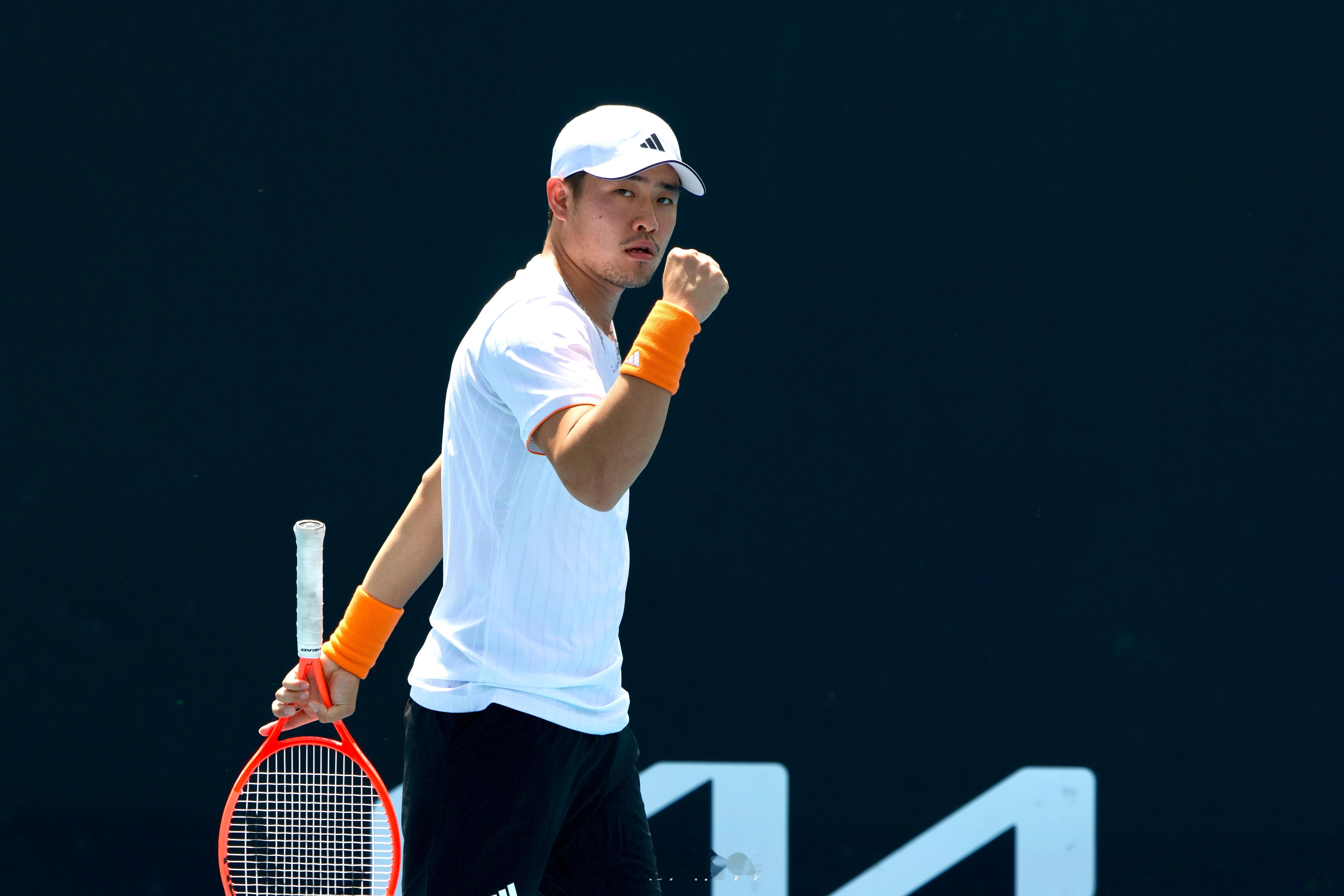 吴易昺🇨🇳7-5史密斯🇺🇸关键破发先胜一盘！中国网球