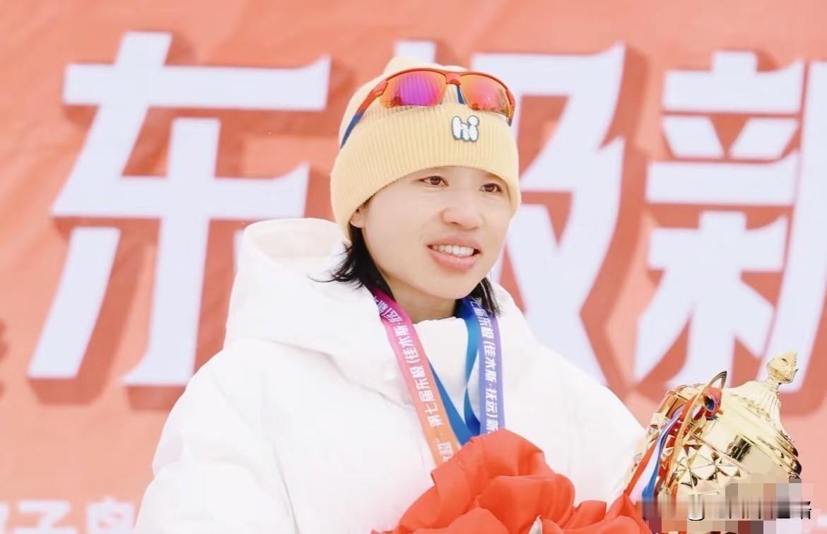 真不是我酸张水华跑一场马拉松，抵我半年工资。她脱下护士服那一刻，我才看懂什么