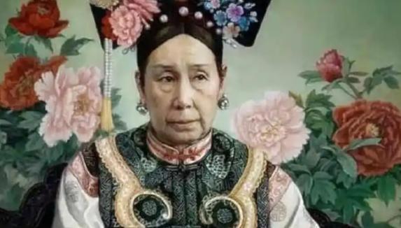 1903年，慈禧太后嫌祭祖坐轿子太遭罪，破天荒坐上中国自己修的专属火车，谁料，火