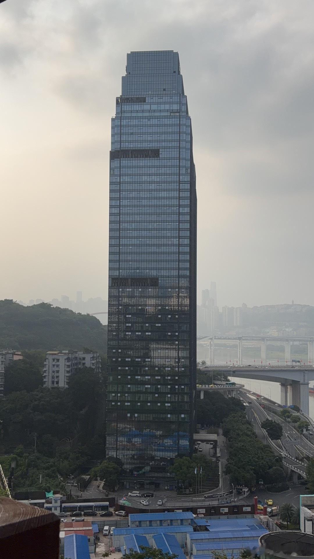 戒断中。虽然去了好多次重庆，但是我感觉我每次去不像是旅游，像是回家。这次也着重观察了很多重庆的老建筑