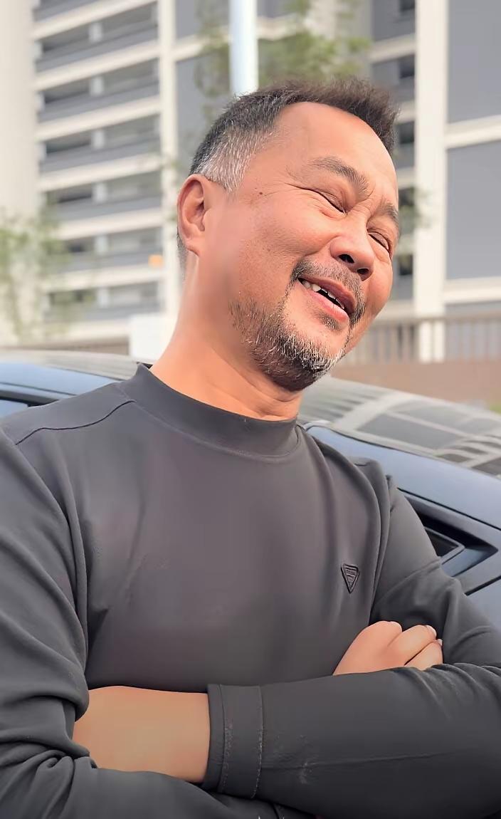 流浪大师沈巍，真的有点公知的样子了，他日前评价说，中国的科学家，人人都争权夺利