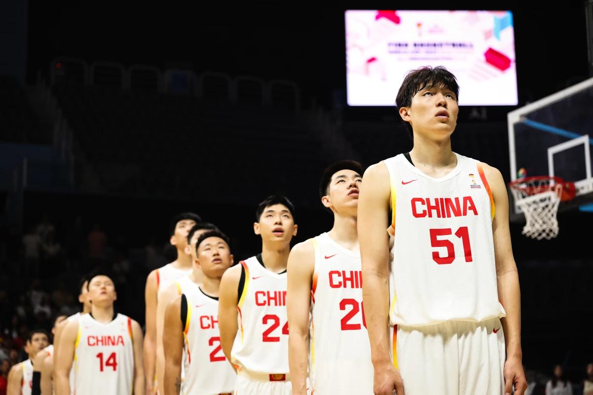 杨瀚森回国代表中国男篮打了几场世预赛，效果差强人意。他呈现出的观感是，非但没有