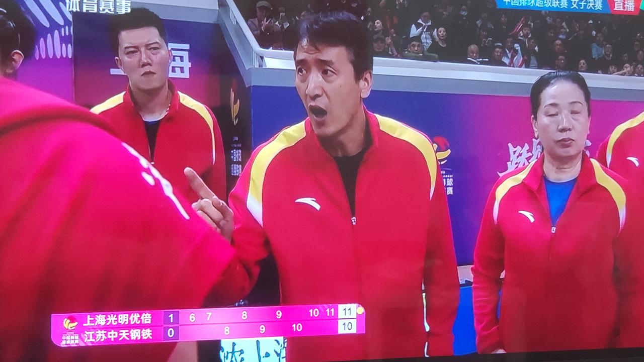 江苏女排打好了开头，没打好比赛的结尾！终究还是硬实力稍逊一筹！吴梦洁一个人难以抵