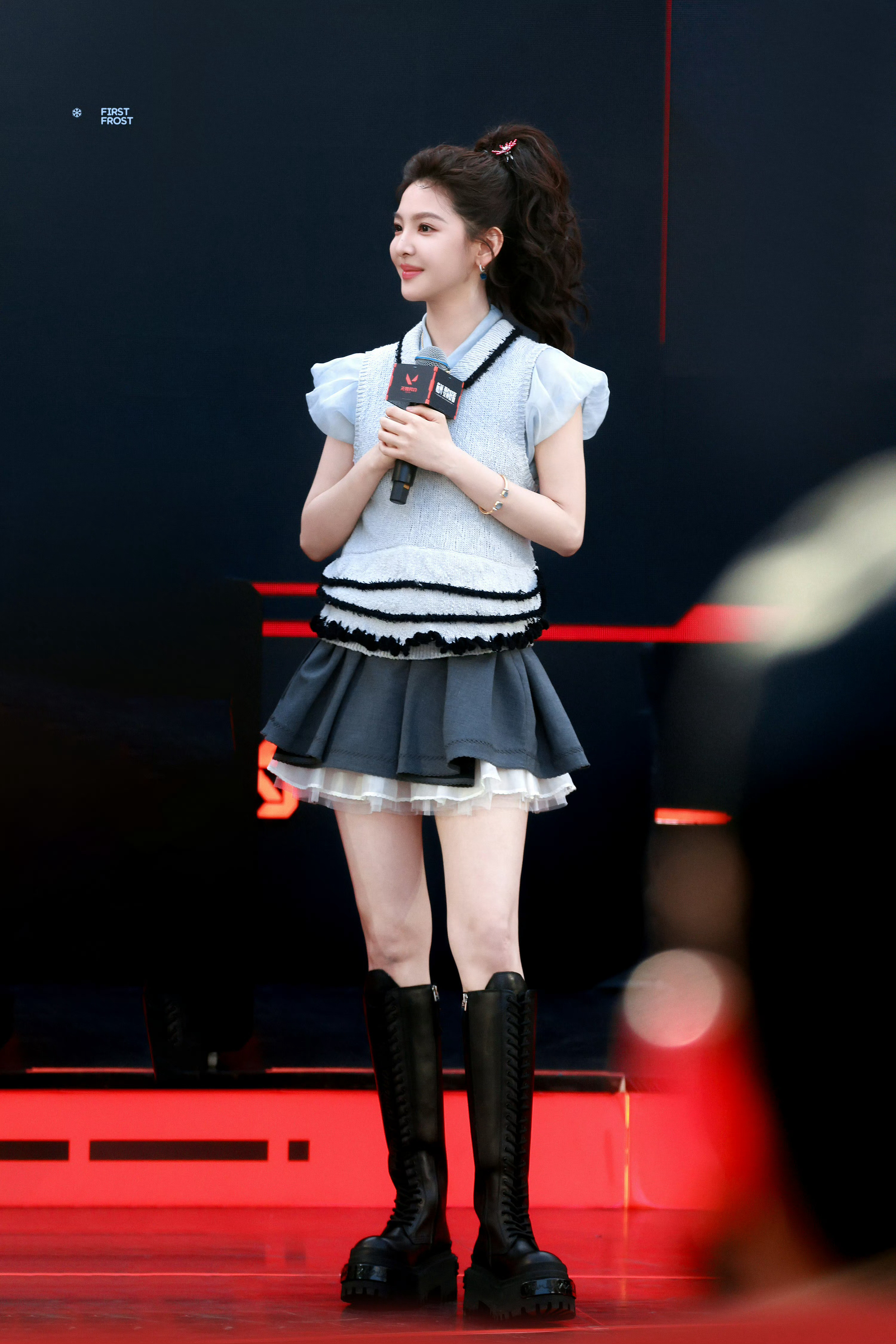 卷发高马尾楠儿好美萌吧章若楠卷发高马尾造型