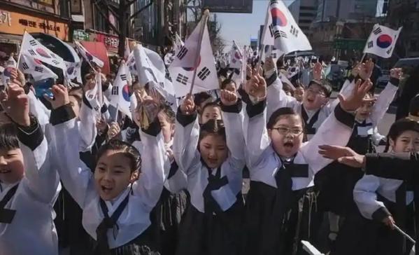 韩国生育率突然上来了，这是因为，韩国终于发现了解决单身男性结婚难题，到底症结在哪