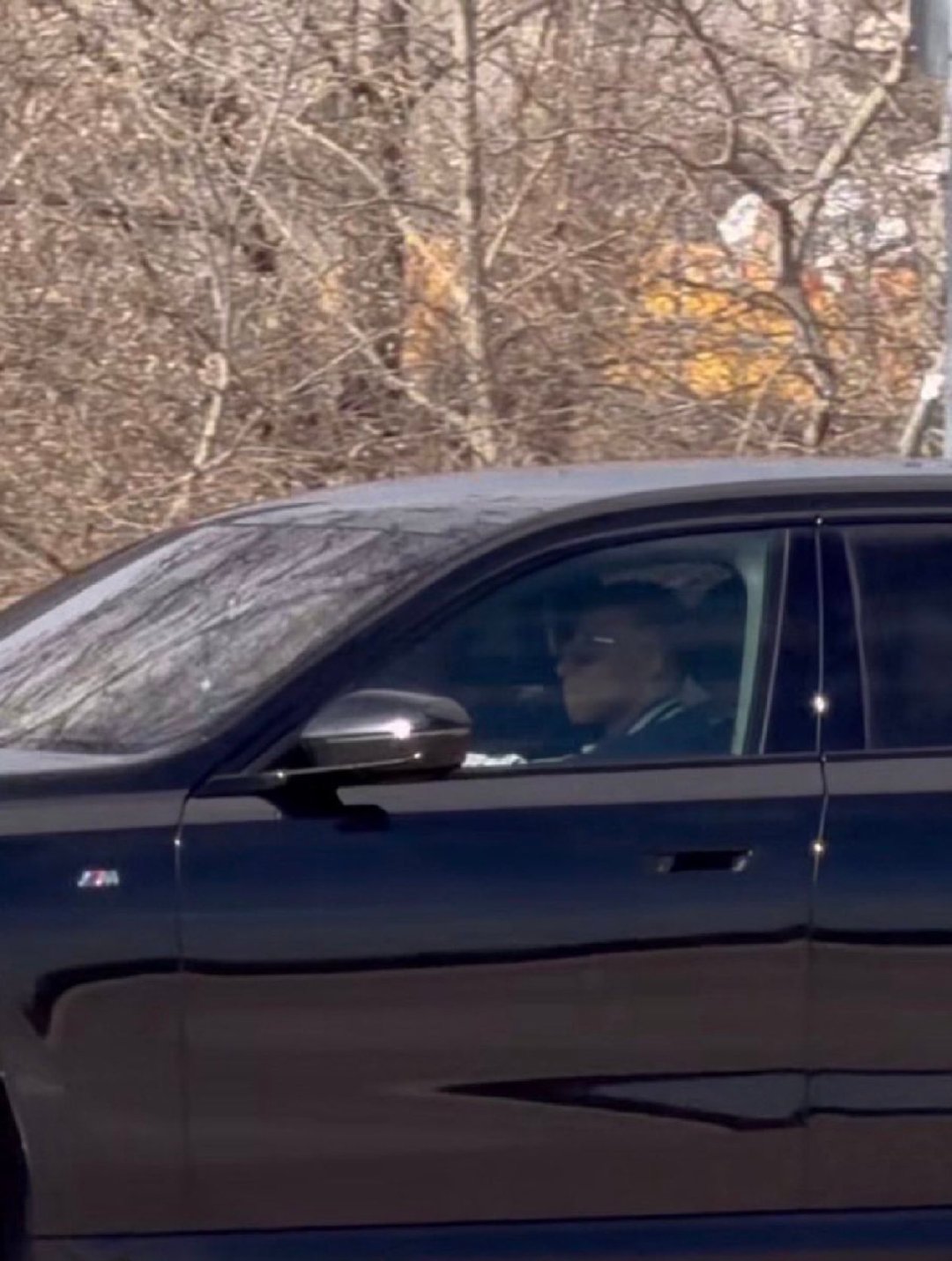 姆巴佩拿到驾照后开车上路了。halamadrid