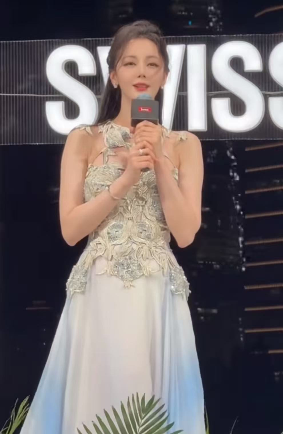 小黄豆美颜镜头下的迪丽热巴小黄豆美颜下的迪丽热巴哈哈哈哈哈我真的笑了​​​​