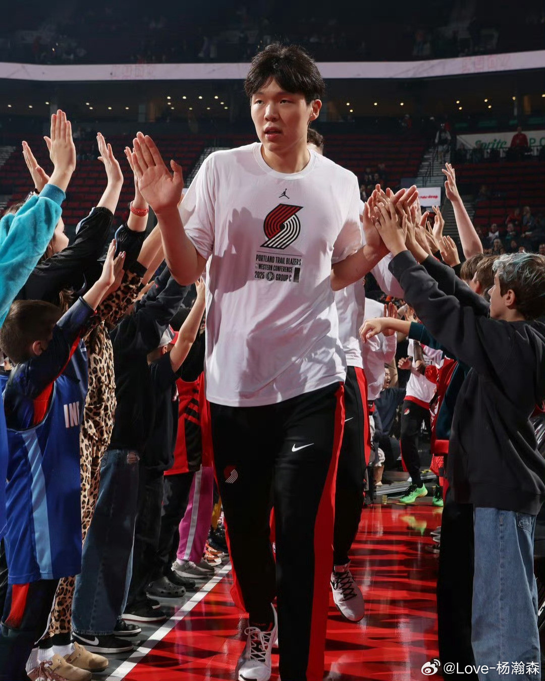 波特兰开拓者开拓者的记者表示，杨瀚森目前接受的压力实在太大了，他也理解中国球迷
