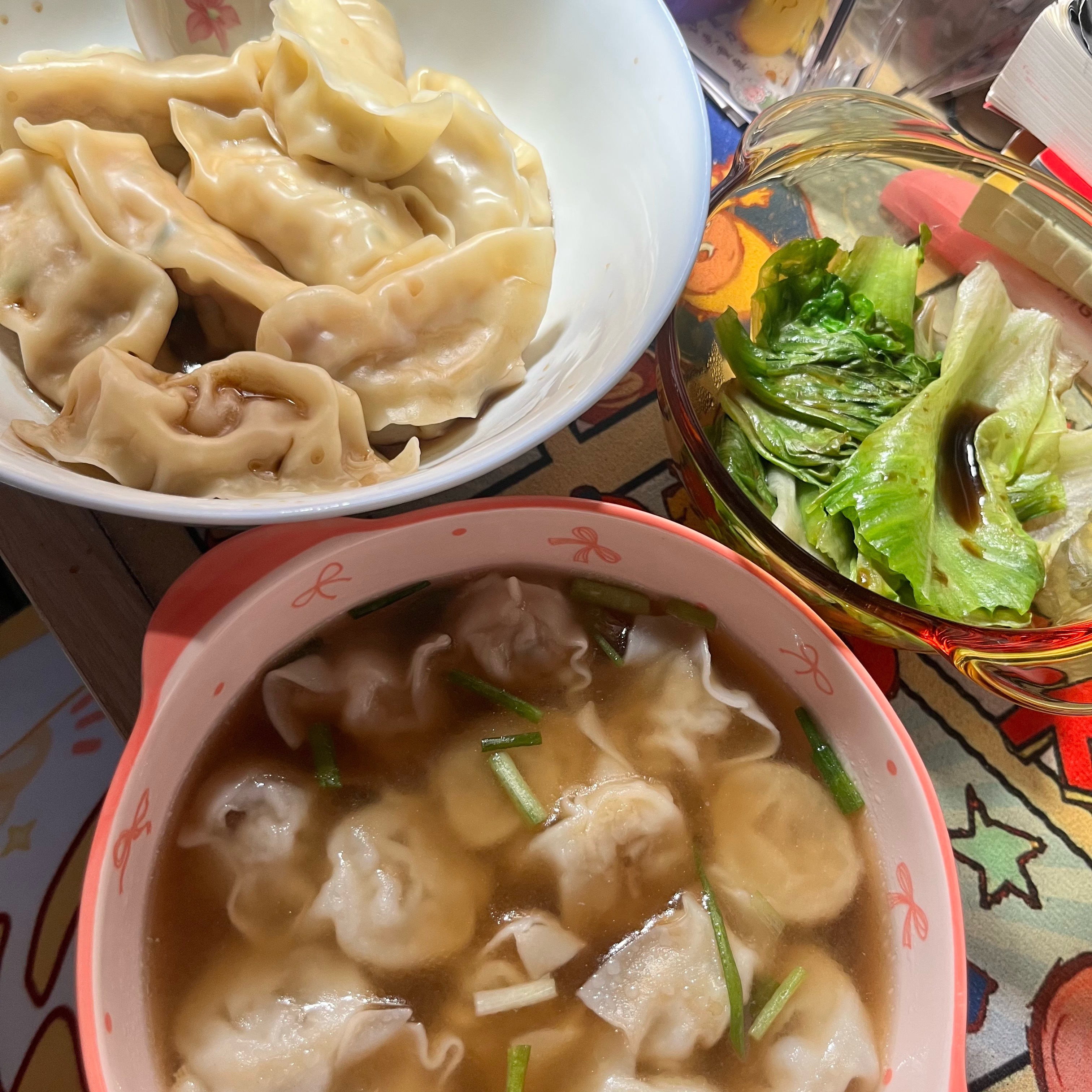 在外大吃大喝回家就是最最清淡虽然也不知道他们是怎么觉得我能一个人吃完一大碗馄饨