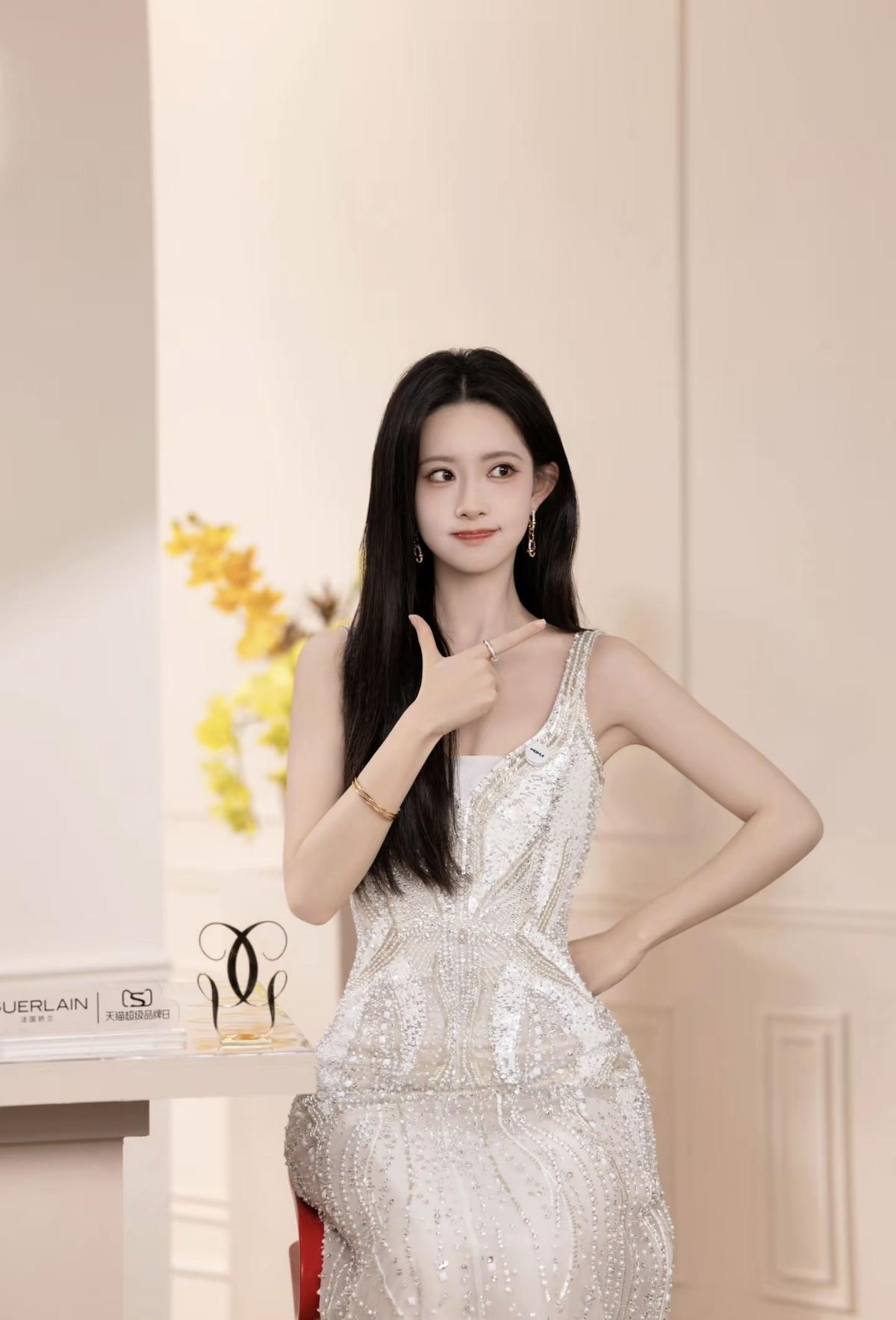 孟子义的美貌，是不需要滤镜加持的人间真实[比心]孟子义的活动造型，永远不会让人失